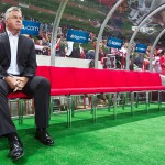 guus-hiddding-on-the-bench