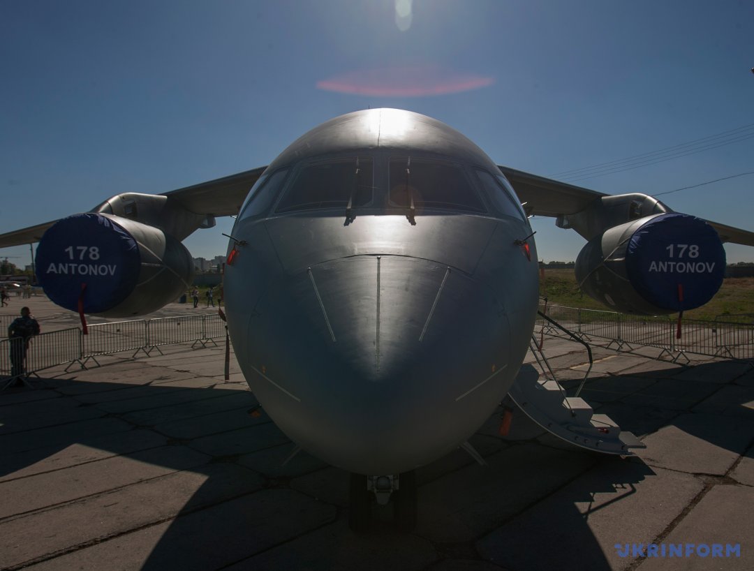 Военно-транспортный самолет Ан-178 демонстрируется в рамках авиационного фестиваля Ukraine Avia Fest в Государственном музее авиации Украины