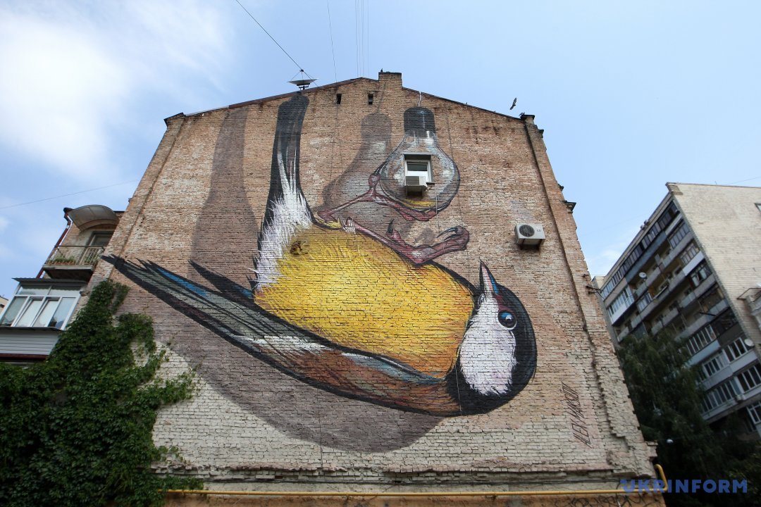 Мурал Свобода авторства украинского художника Александра Максимова на фасаде столичного жилого дома на улице Ивана Франко
